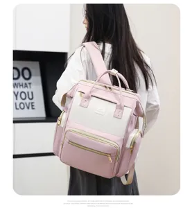 Mochila maternal rosa multifuncional con gran capacidad y bolsillos prácticos para mamás.