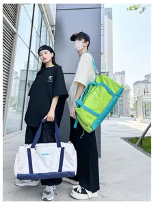 Large capacity sports duffel bag, lightweight waterproof gym travel bag for men and women.