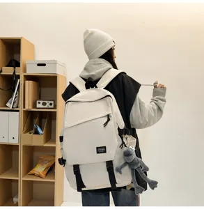 Japanischer minimalistischer großer Reise-Schulrucksack Freizeit-Rucksack mit Plüschtier.