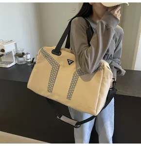 Large capacity travel duffel bag, casual gym bag with geometric patterns for trips.