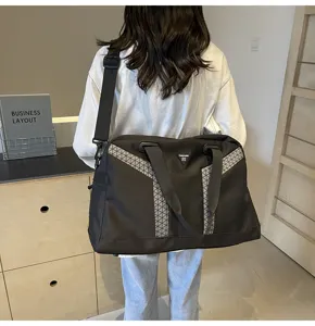 Large capacity travel duffel bag fashionable fitness bag short trip luggage bag for men and women