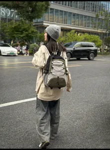 Zaino da esterno con cordino, zainetto casual da giorno per donna, colore grigio e verde.