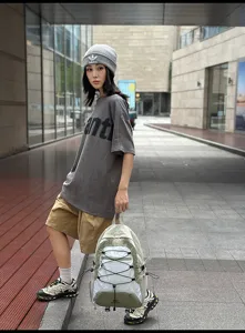 Zaino con cordino outdoor con sistema elastico, zainetto casual elegante per donne.