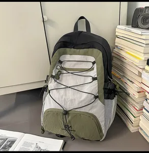 Zaino casual color-block con cordino elastico e tasche laterali in rete per scuola