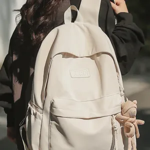 Lässiger Beiger Rucksack für Studenten mit süßem Bärenanhänger, großer Schultasche.