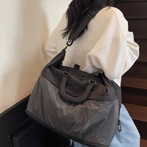 Large capacity travel duffel bag for short business trips, stylish lightweight gym luggage bag.