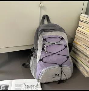 Zaino con coulisse multicolore elegante con tasche laterali in rete per viaggi e lavoro.
