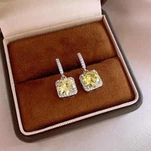 Prachtige vierkante gele zirkoon oormodellen met 18k vergulding, elegante luxe sieraden.