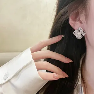 Exquisite zircon geometric flower pearl earrings, elegant silver needle luxury ear studs.