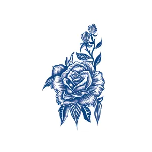 Sticker de tatouage temporaire au jus de plante avec motif de rose bleue détaillée, vue.