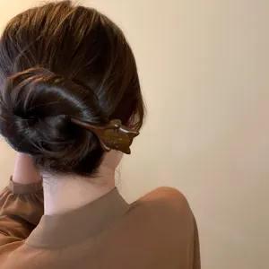 Minimalist wooden hair stick with fox or deer design, perfect for retro Chinese style buns.