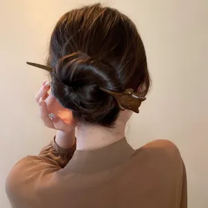 Minimalist retro wooden hair stick Chinese style animal hair fork elegant hair accessory.