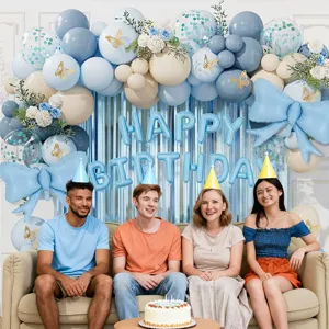Lichtblauwe vlinder ballonboog set met verjaardag banner voor baby feest decoratie.