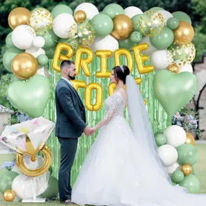 Set arco palloncini festa addio al nubilato con tenda a frange e palloncino anello di fidanzamento.