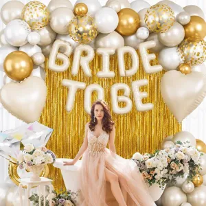 Set decorazione festa addio al nubilato con palloncini lettere sposa e tenda dorata.