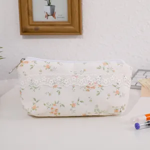 Astuccio floreale in stile coreano dolce con rifinitura in pizzo, borsa di cancelleria.