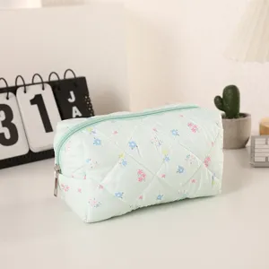 Bolsita de maquillaje acolchada con flores, organizador portátil suave para uso diario.