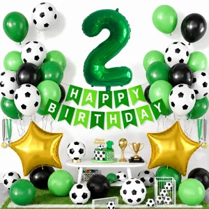 Set di palloncini per festa di compleanno a tema calcio con numero 2 e festone decorativo