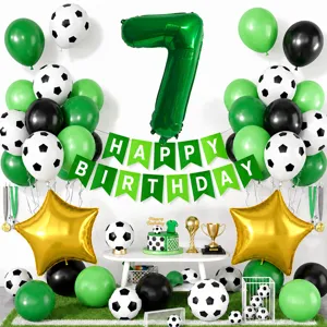 Set di palloncini di compleanno a tema calcio verde e nero con palloncino numero 7 e festone