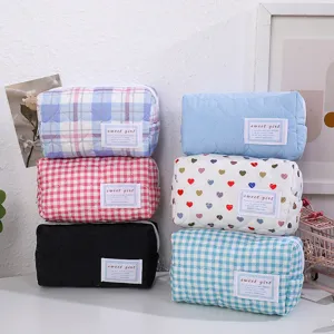 Sac de cosmétique matelassé coréen grande capacité joli sac de rangement cœur portable