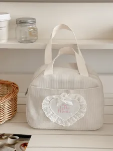 Charmante Cord-Lunchtasche mit Spitzenherz-Stickerei, doppelten Henkeln für den Alltag.