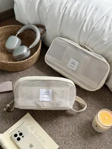 Cremeweisse Mesh Kosmetiktasche, hochwertige ästhetische Kulturbeutel für Reisen und den Alltag.