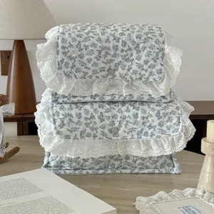Frische Blaue Blumenmuster Gesteppter Aufbewahrungskorb Mit Spitzenborte Tragbare Stoff-Schatztruhe Desktop-Organizer Für Schlafzimmer