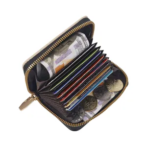Accordion card wallet detail showing multiple slots, zipper closure and neat storage.