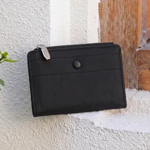 Μινιμαλιστικό μαύρο κοντό πορτοφόλι για γυναίκες, συμπαγής θήκη νομισμάτων με θέσεις για κάρτες.