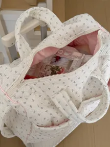 Floral quilted travel bag, sweet ins style large capacity handbag, cute commuter tote bag for students.