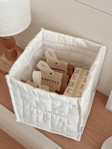 Witte gewatteerde opbergmand, grote bureau-organizer voor cosmetica en slaapkamer.