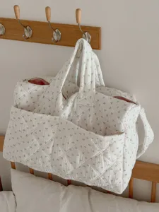 Quilted floral travel tote bag, cute ins style large capacity handbag for commuting and school.