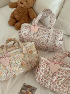 Borsa da viaggio trapunta floreale, grande borsa a mano borsa fasciatoio per mamma portatile.
