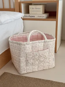 Gesteppter Blumen-Aufbewahrungsbeutel mit rosa kariertem Futter und praktischen Griffen.