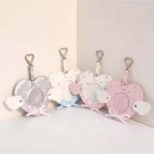 Portabadge in pelle a forma di cuore con ali simpatica custodia protettiva per carte anime