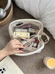 Cremeweiße Mesh Kosmetiktasche mit großer Kapazität für Reisen und praktischer Make-up Organizer.