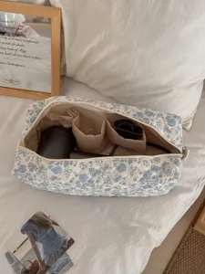 Borsa trapuntata a fiori per asciugacapelli con scomparti interni, astuccio da viaggio utile.
