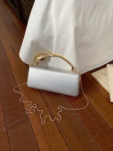 Dames elegante metalen avondtas clutch met gouden tulp handvat en ketting riem.