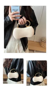 Elegante borsa in pelle PU con forma di arachide unica e manico dorato dettagliato.