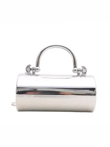 Borsa da sera cilindrica metallica argentata con manico chic e design alla moda.