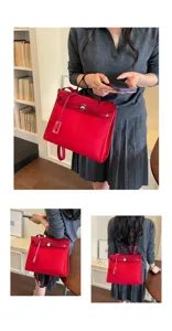 Stijlvolle rode handtas voor dames met klassieke flap en handvat voor dagelijks gebruik.