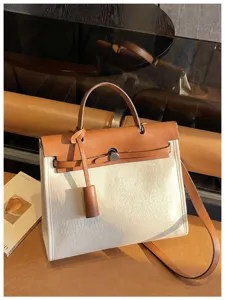 Stijlvolle canvas handtas voor dames, elegante schoudertas met handvat en ruime binnenkant.