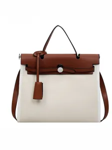 Elegante stijlvolle canvas damestas met bruine lederen flap, handvat en schouderriem.