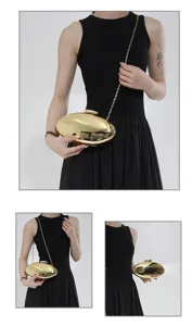 Borsa clutch ovale in acrilico metallizzato dorato con catena per elegante festa di donna.