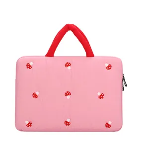 Rosa gesteppte Laptoptasche mit süßer Pilz-Stickerei und roten Griffen für 14 Zoll Laptops.