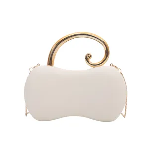 Bellissima elegante borsa da sera in pelle PU con manico curvo dorato e catena.