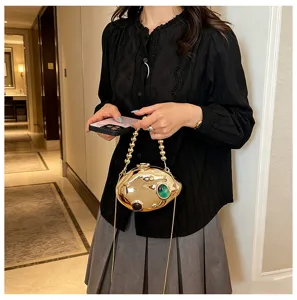 Borsa a tracolla creativa in acrilico metallico con catena di perle e pietra verde per le donne.