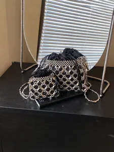 Handgemaakte kralen ketting tas, stijlvolle metalen mesh trekkoord crossbody tas voor dames chic.