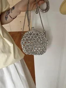 Bolso de noche de concha con cuentas plateadas y cadena de metal, elegante bolso cruzado.