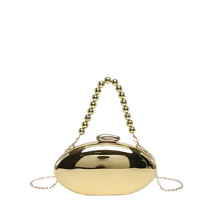 Borsa clutch ovale dorata da donna, elegante borsa da sera in acrilico con manico e catena.
